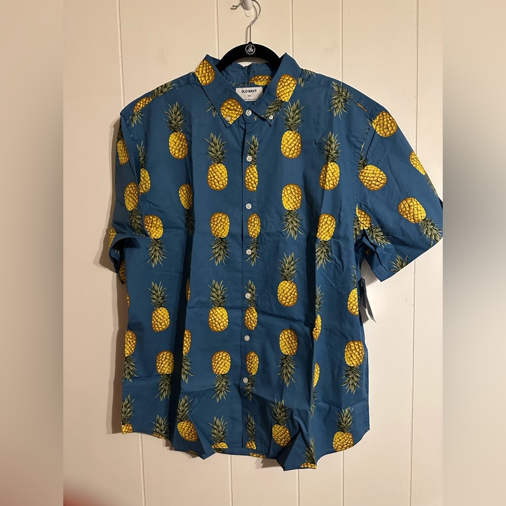 NWT Men’s Old Navy Button down short sleeve Hawaiian Shirt. Size XXL.